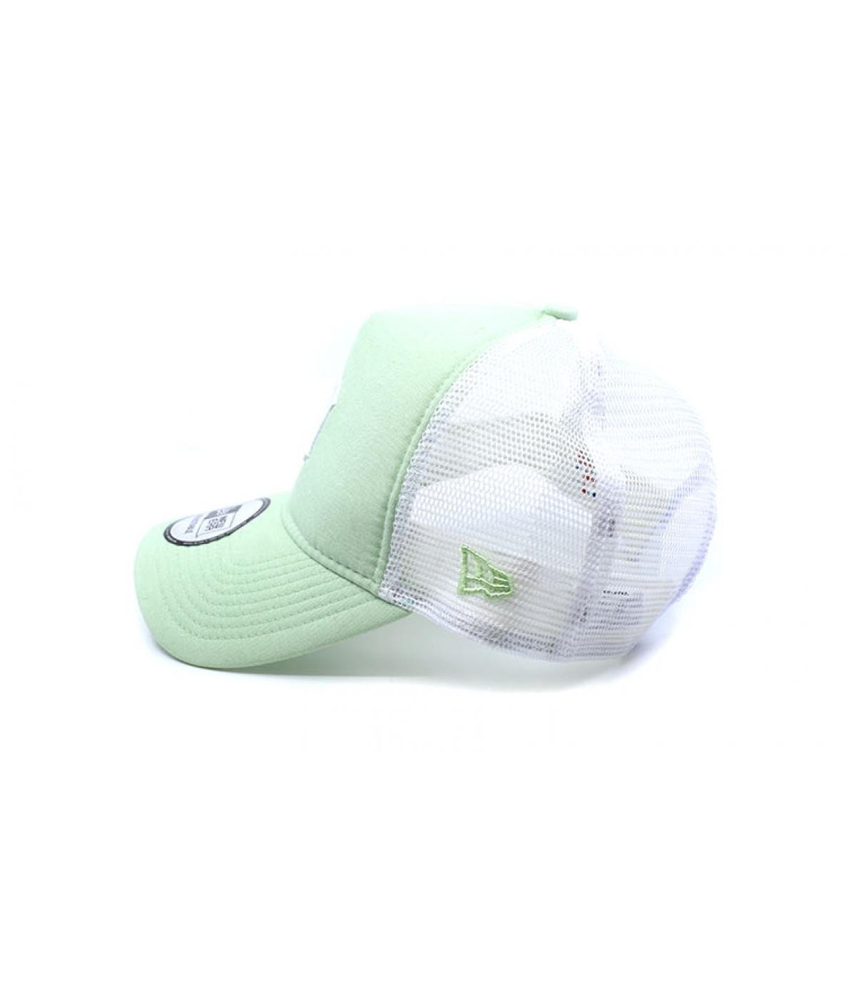 New Era light-green D trucker New Era light-green D trucker